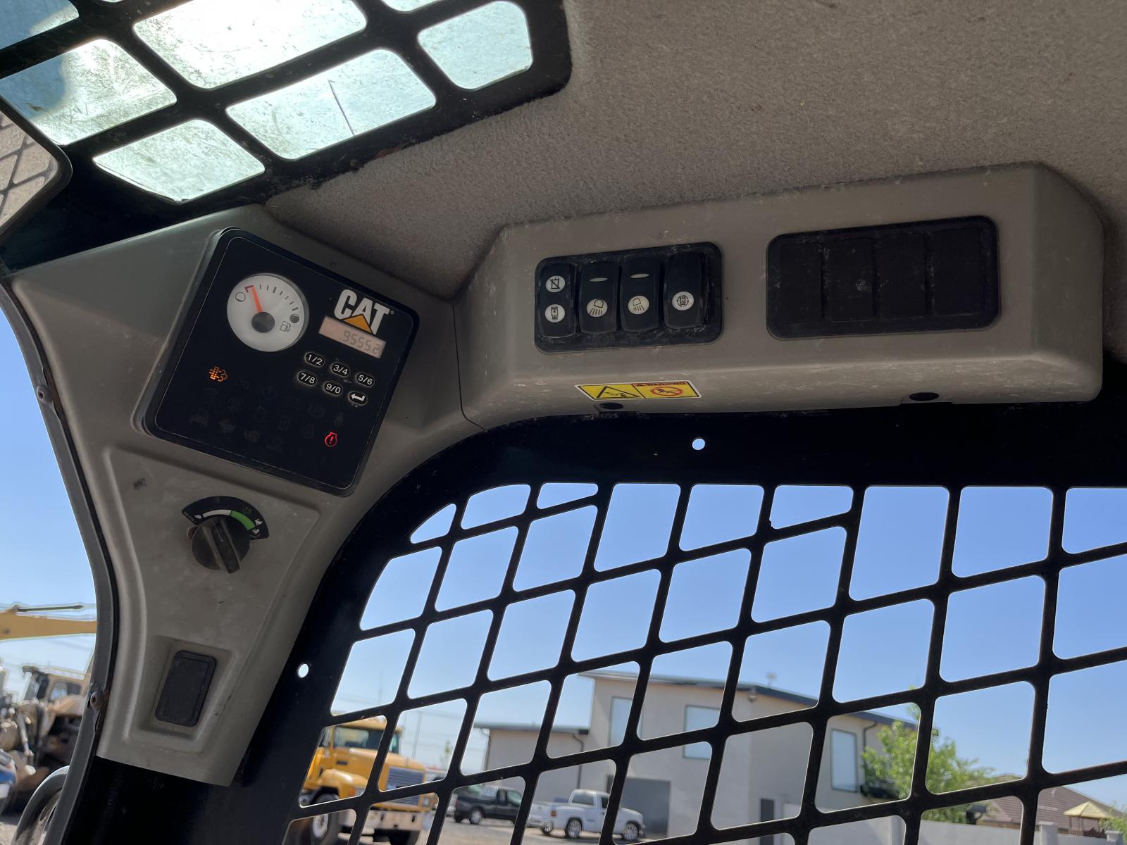 ./imagenes/INVOICE/2019/16437/MINI CATERPILLAR 262D (8).JPG